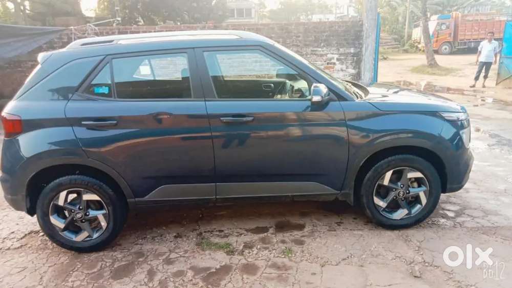 Hyundai Venue 2020 Petrol 70000 Km Driven