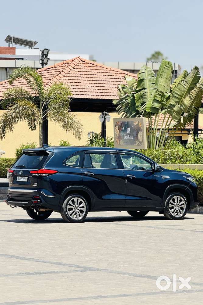 Toyota Innova Hycross 2.0 Zx (o) Hybrid 7 Str, 2023, Petrol