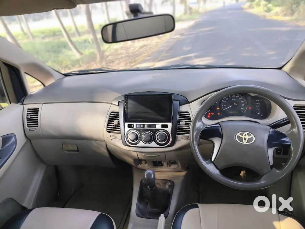 Toyota Innova 2014