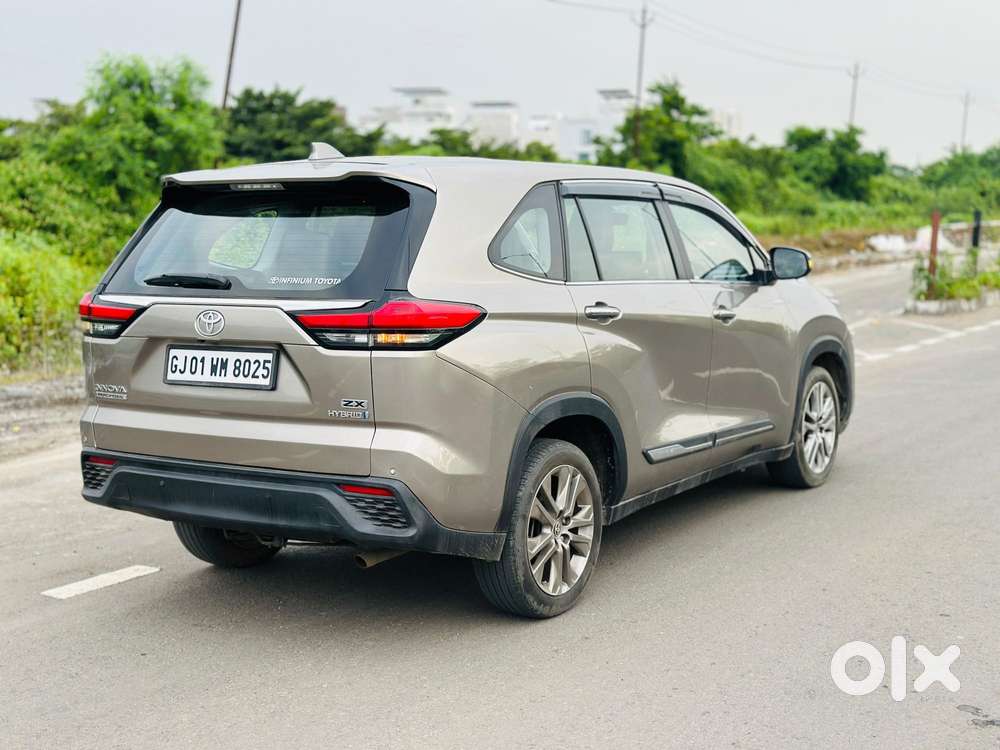 Toyota Innova Hycross, 2023, Petrol