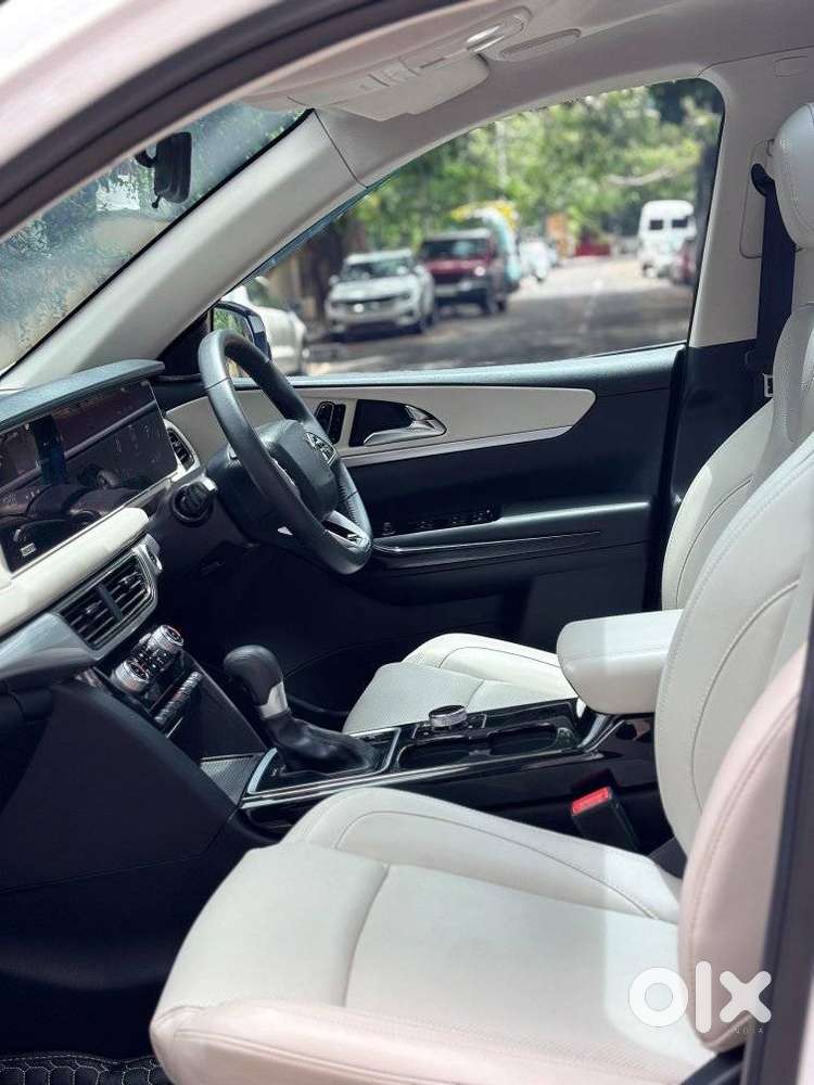 Mahindra Xuv700 2.2 Ax 7 Diesel At Str, 2025, Diesel