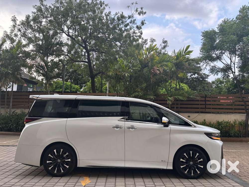 Toyota Vellfire Vip – Executive Lounge, 2024, Petrol