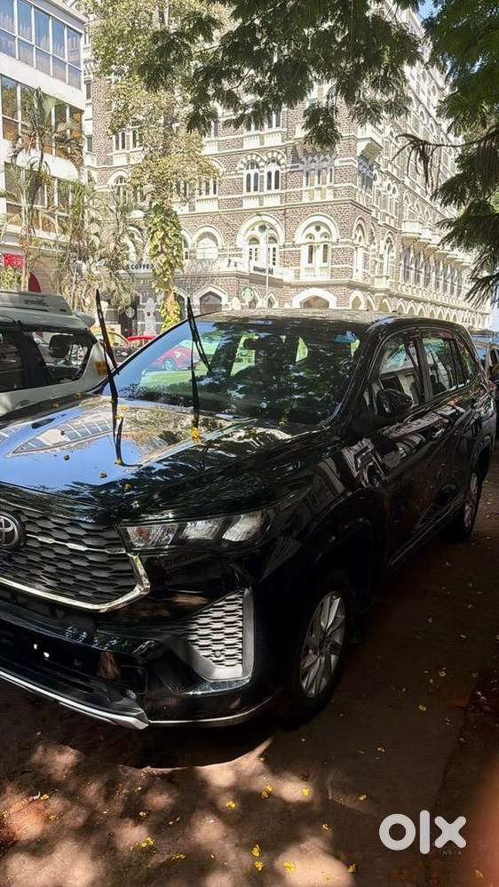 Toyota Innova Hycross 2025 Petrol Well Maintained