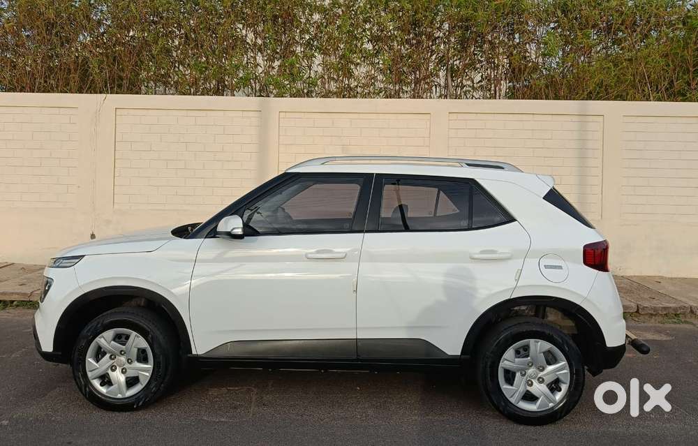 Hyundai Venue E, 2021, Petrol