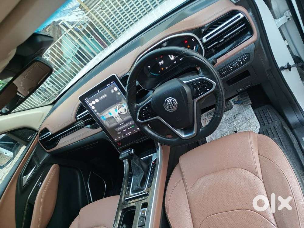 Mg Hector Plus Savvy Pro 1.5 Turbo Petrol Cvt 7 Str Dual Tone, 2023,..