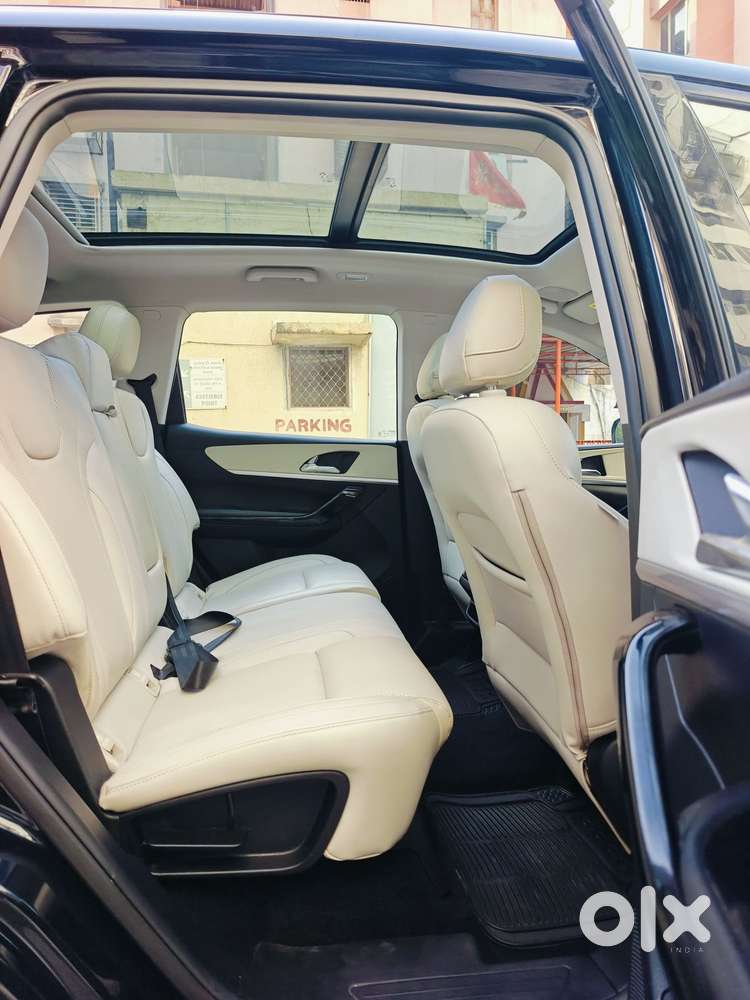 Mahindra Xuv700 2.2 Ax 7 Diesel Mt Luxury Pack Str, 2025, Diesel