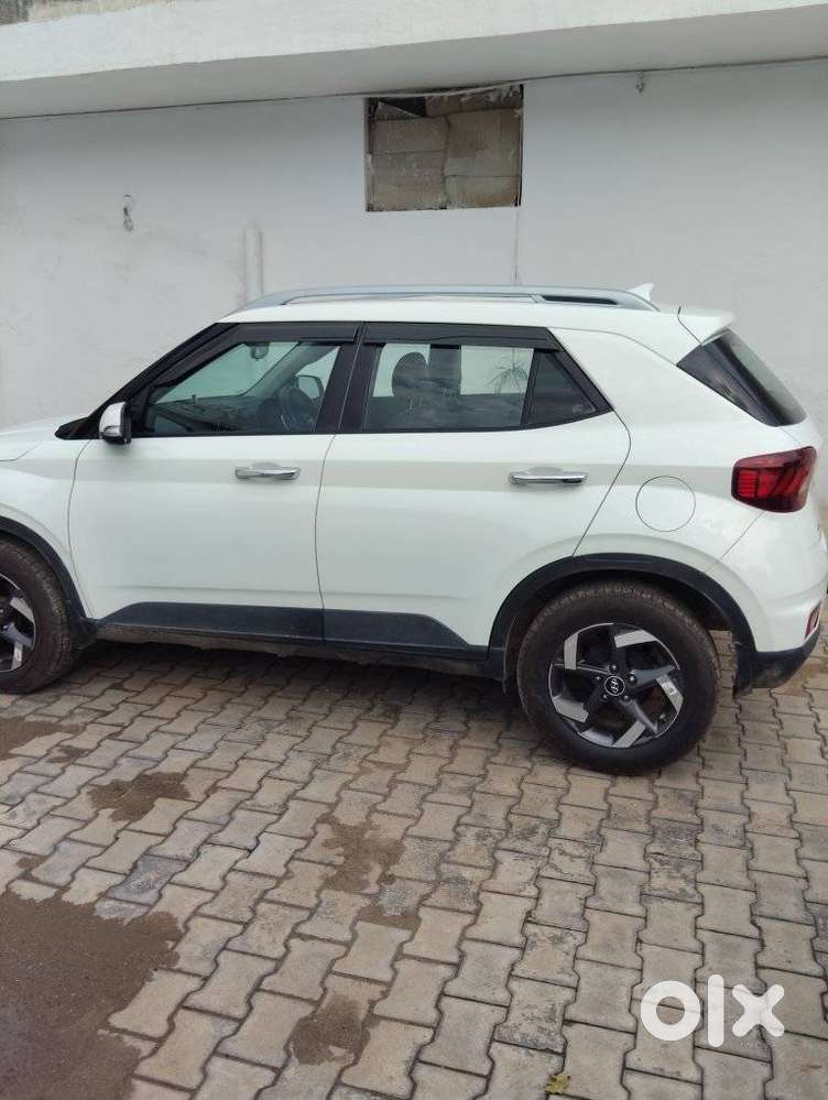 Hyundai Venue, 2022, Petrol