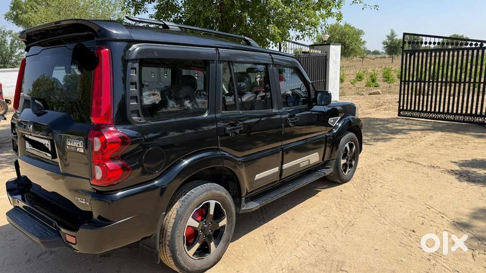 Mahindra Scorpio Classic S11