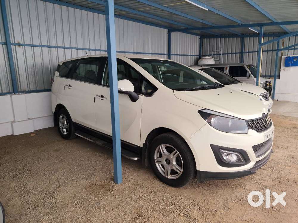 Mahindra Marazzo M6 2019 (pearl White)
