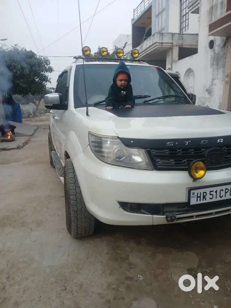 Tata Safari Storme 2015