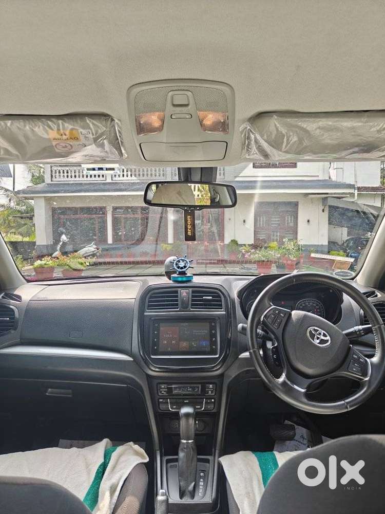 Toyota Urban Cruiser 1.5 Premium Grade Dual Tone At, 2022, Petrol