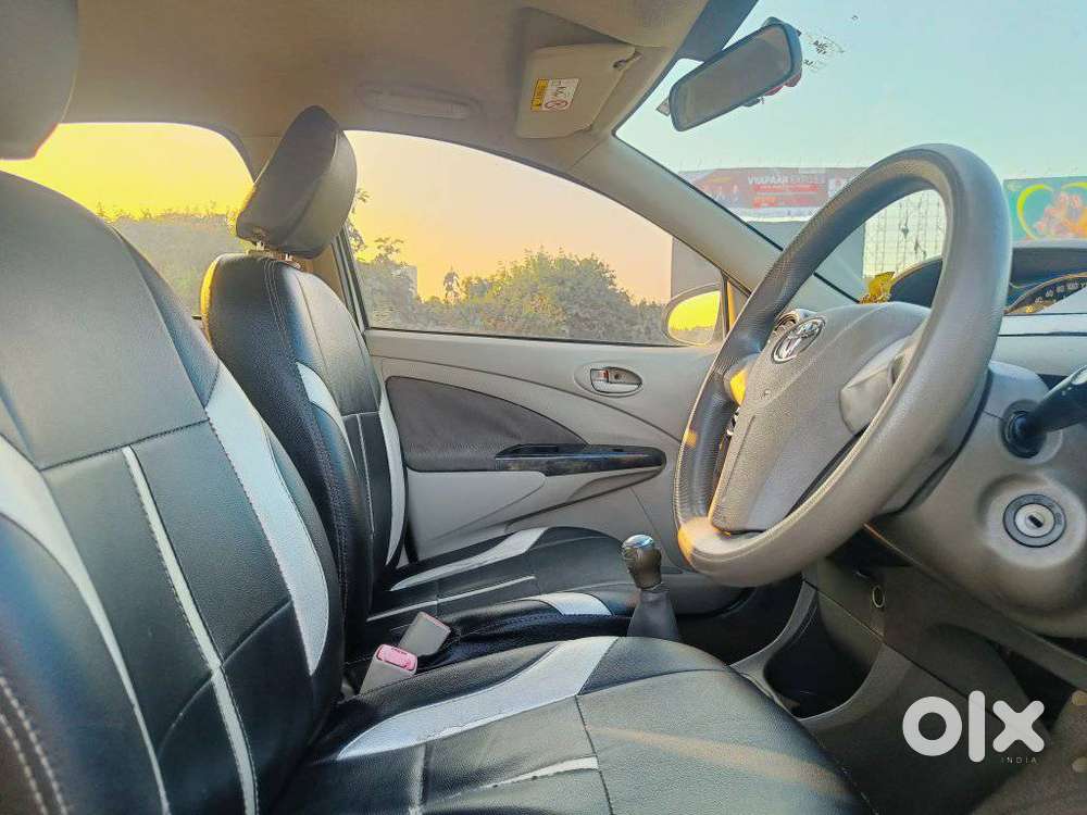 Toyota Etios Liva 1.2 V Dual Tone, 2016, Petrol