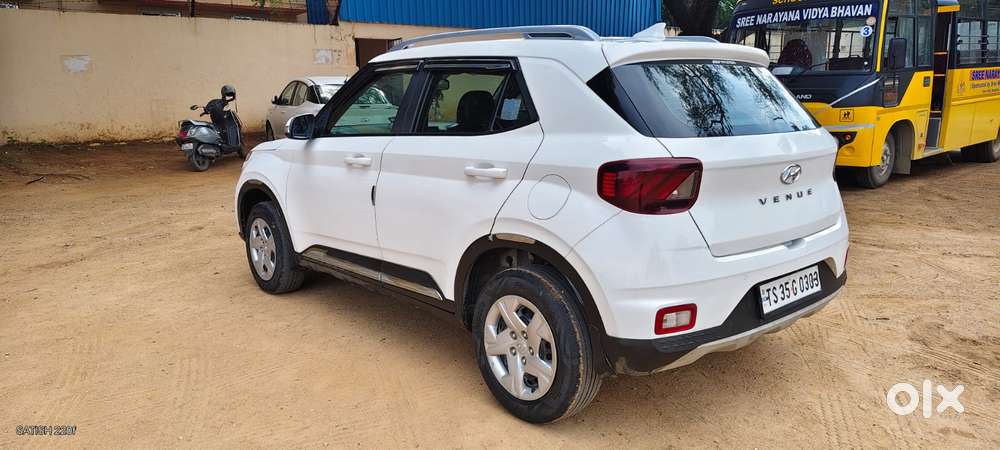 Hyundai Venue S Plus Mt 1.2 Kappa, 2022, Petrol