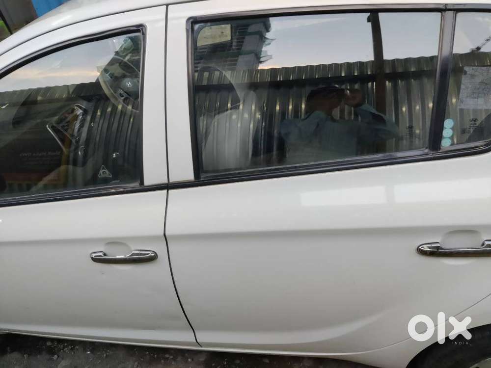 Car Is Excellent Looking, Excellent  Feature.excellent Functioning