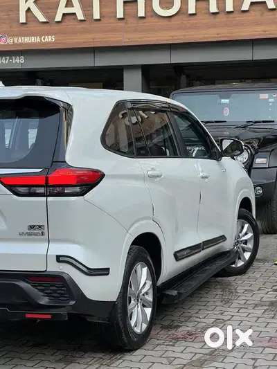 Toyota Innova Hycross 2.0 Vx (o) Hybrid 7 Str, 2025, Petrol