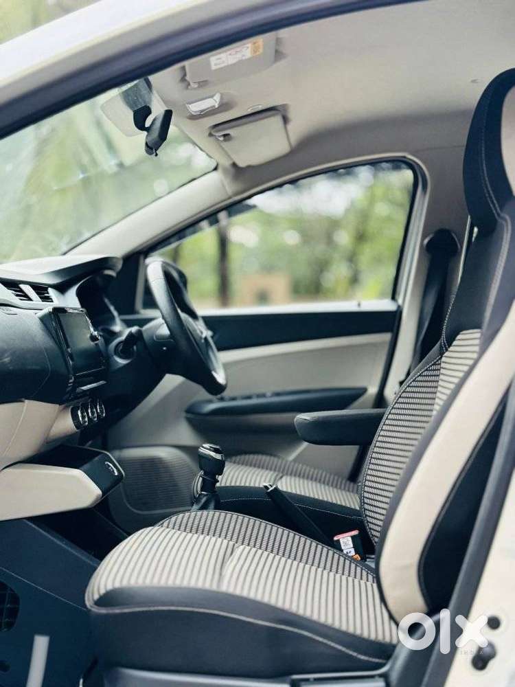 Renault Triber Rxz, 2024, Petrol