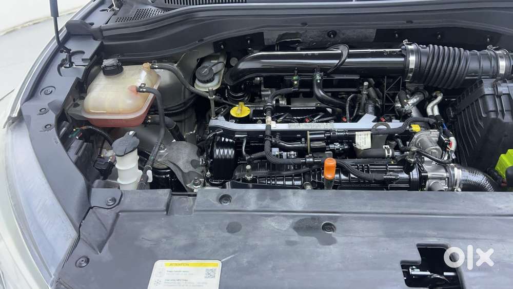 Mahindra Xuv700 2.0 Ax 7 Petrol Mt Str, 2021, Petrol