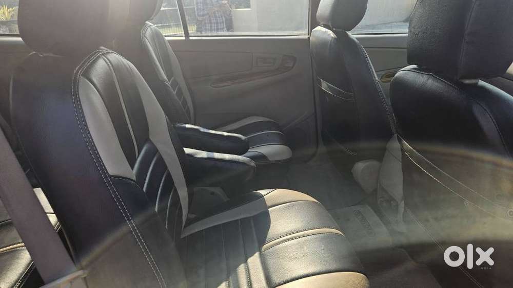 Toyota Innova 2.5 Gx 7 Seater Bs Iv, 2010, Diesel