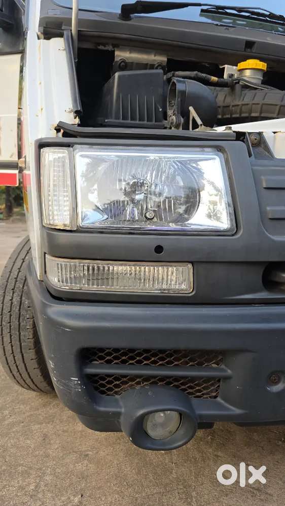 Tata Winger Deluxe 2018