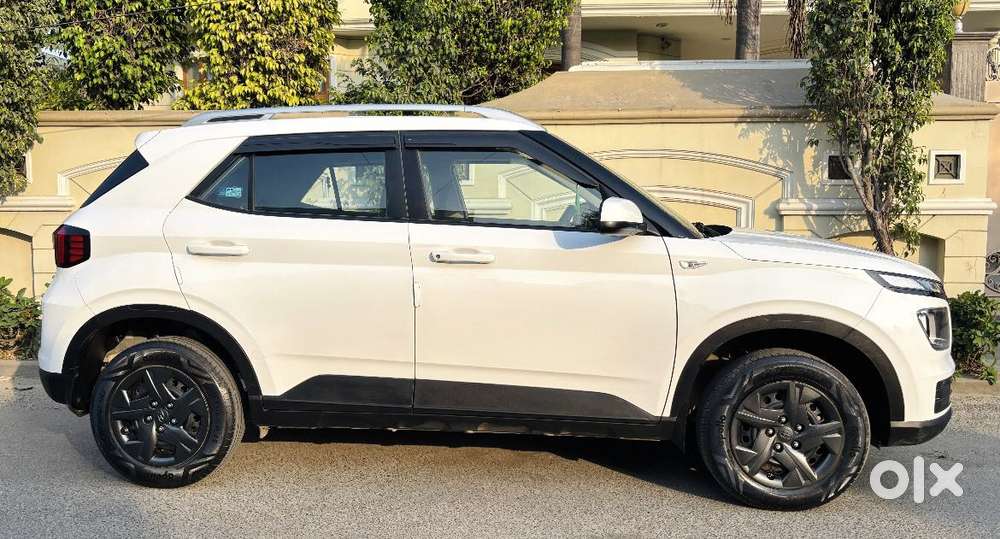 Hyundai Venue S (o) 1.2 Petrol Knight Edition, 2024, Petrol