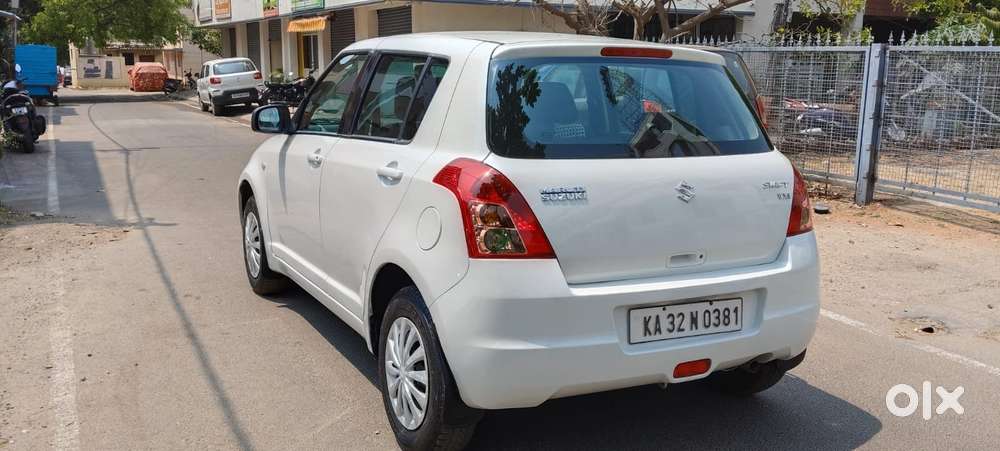 Maruti Suzuki Swift Vxi 1.2 Abs Bs-iv, 2011, Petrol