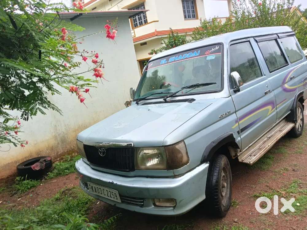 Toyota Qualis 2001 Diesel 180000 Km Driven