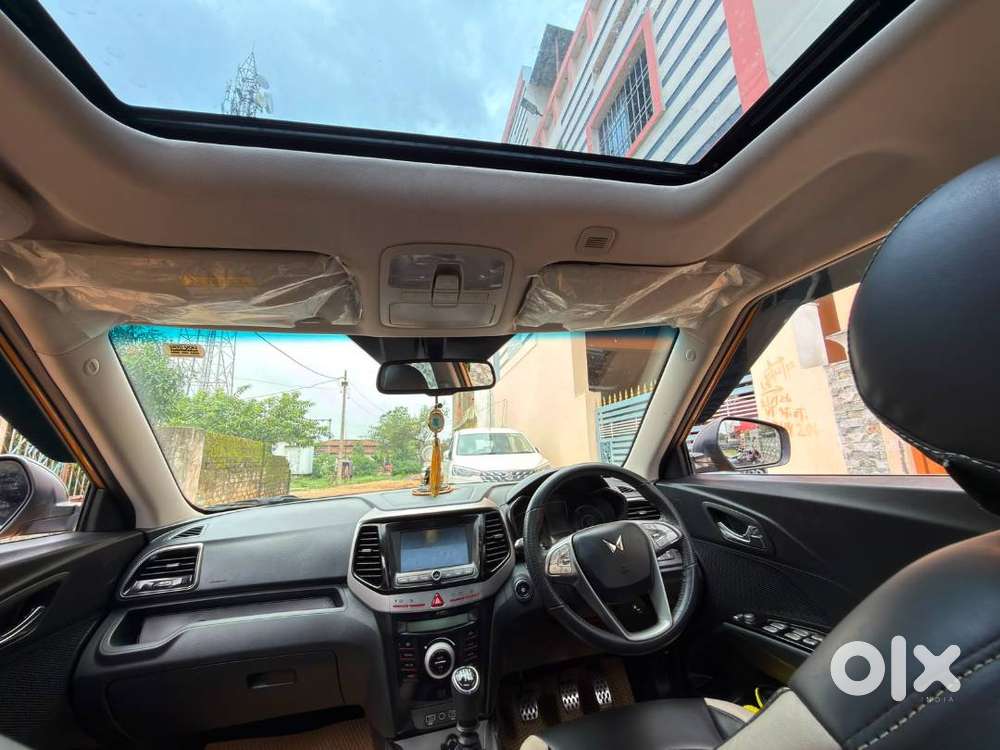 2024 Mahindra Xuv300 W8(o) Petrol - Top Model With Sunroof