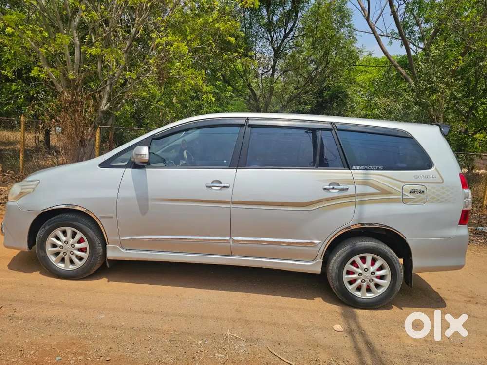 Toyota Innova 2.4 V E4 2014 Diesel Well Maintained 2nd Owner