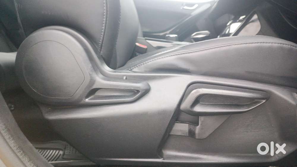 Tata Nexon Fearless Plus S Purple 1.5 Revotorq Diesel 6amt Dual Tone..