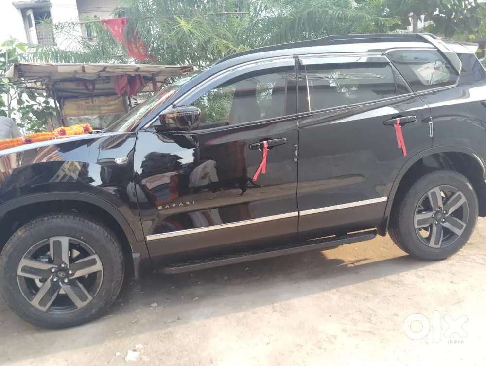 Tata Safari Dark Edition 2025