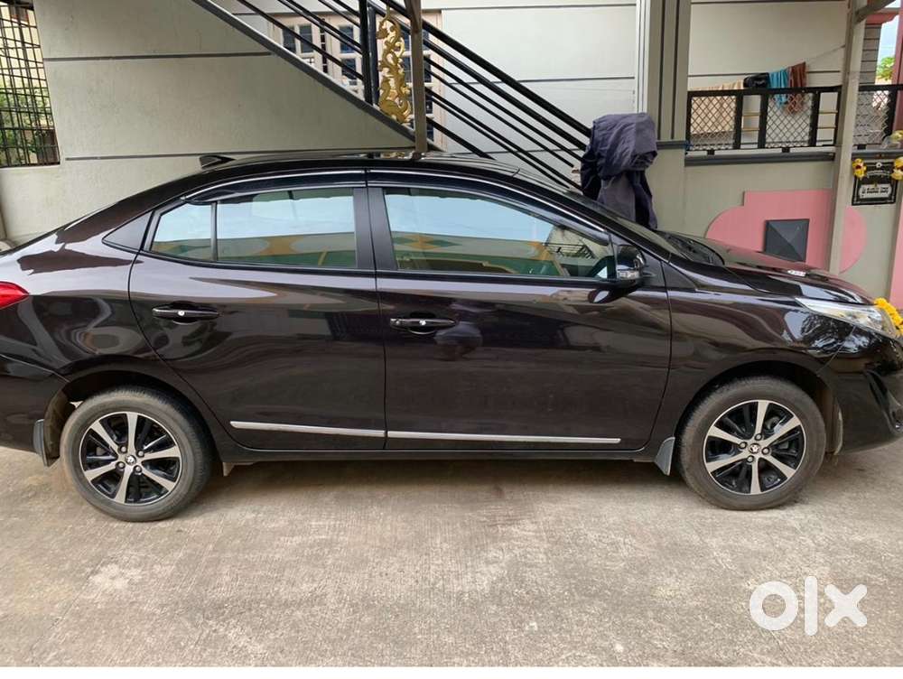 Toyota Yaris 1.5 V 2021