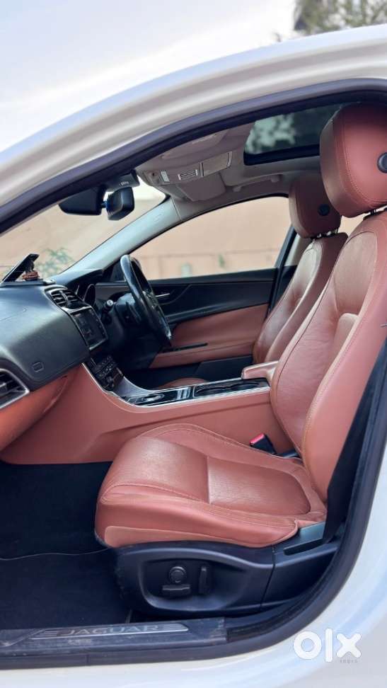 Jaguar Xe Portfolio, 2017, Petrol