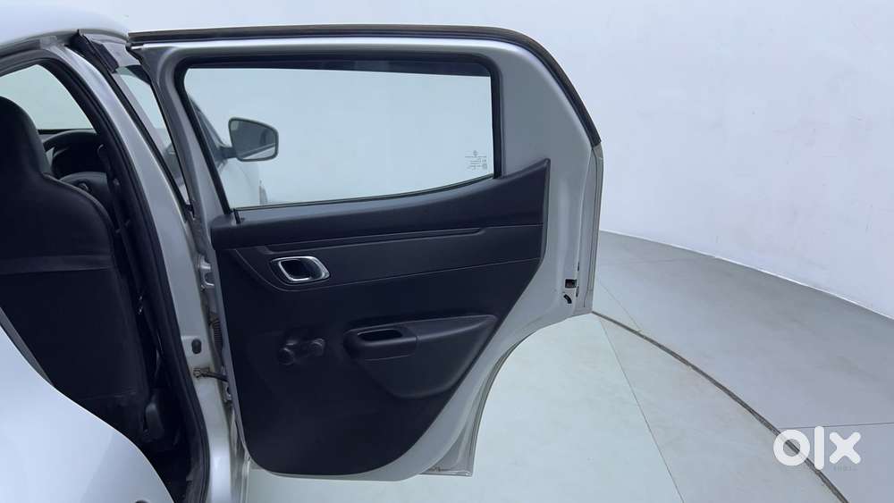 Renault Kwid 2019-ongoing 1.0 Rxt (o), 2018, Petrol