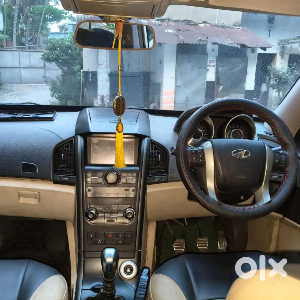 Mahindra Xuv500 W10 Sunroof 2018 Diesel 63000 Km Driven