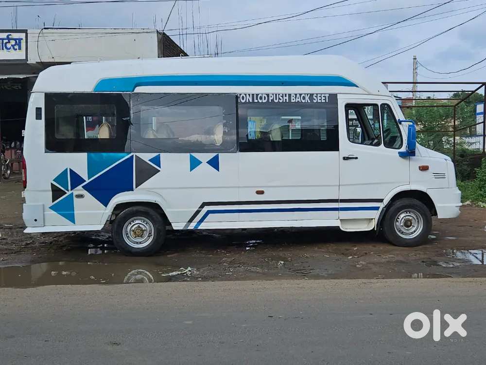Force Traveller 17+1 Seater Ac