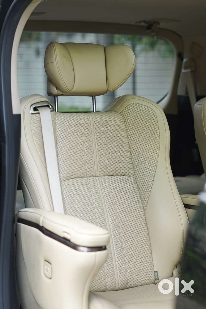 Toyota Vellfire 2.5 Executive Lounge, 2023, Petrol