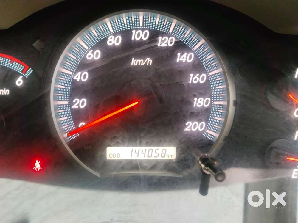 Toyota Innova 2.5 Vx 8 Seater Bs Iv, 2015, Diesel