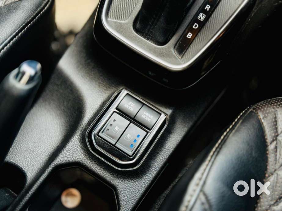 Maruti Suzuki Grand Vitara 1.5 Alpha Plus Intelligent Hybrid Ecvt, 2..