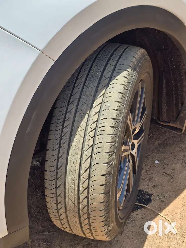 Mahindra Xuv700 Ax7l Diesel Mt 2025