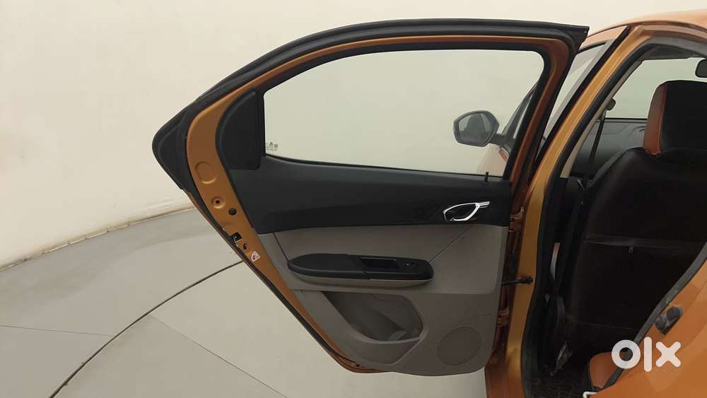 Tata Tiago Xza, 2017, Petrol