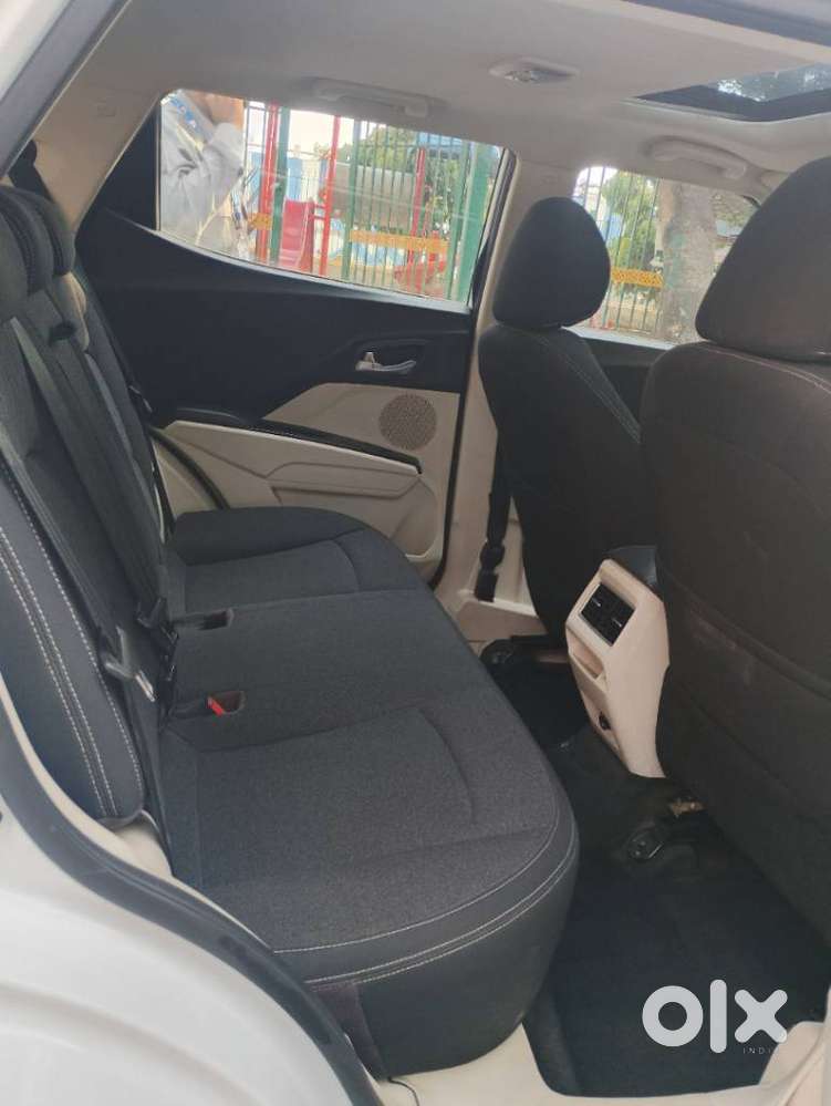Mahindra Xuv 3xo Ax5 Pm Mt, 2024, Petrol
