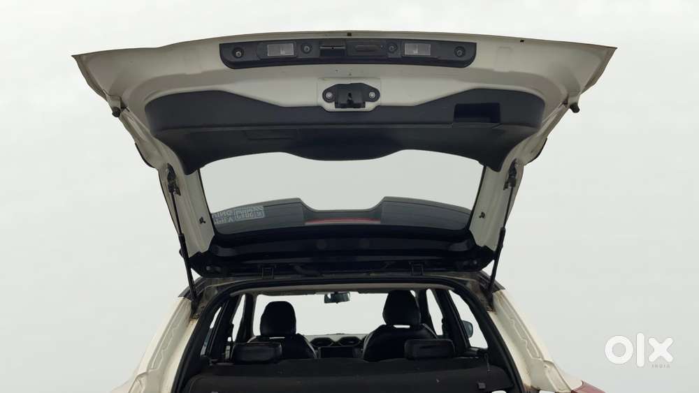 Nissan Magnite 1.0 Xv Premium Dual Tone, 2021, Petrol