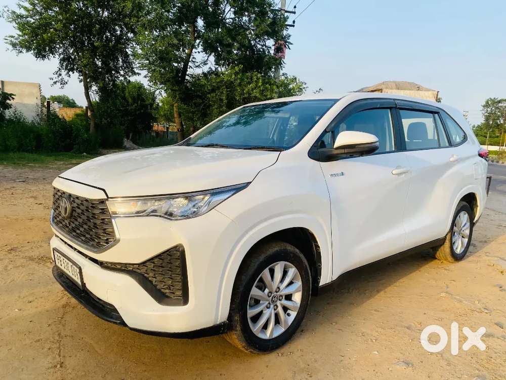 Toyota Innova Hycross 2023 Petrol 80000 Km Driven