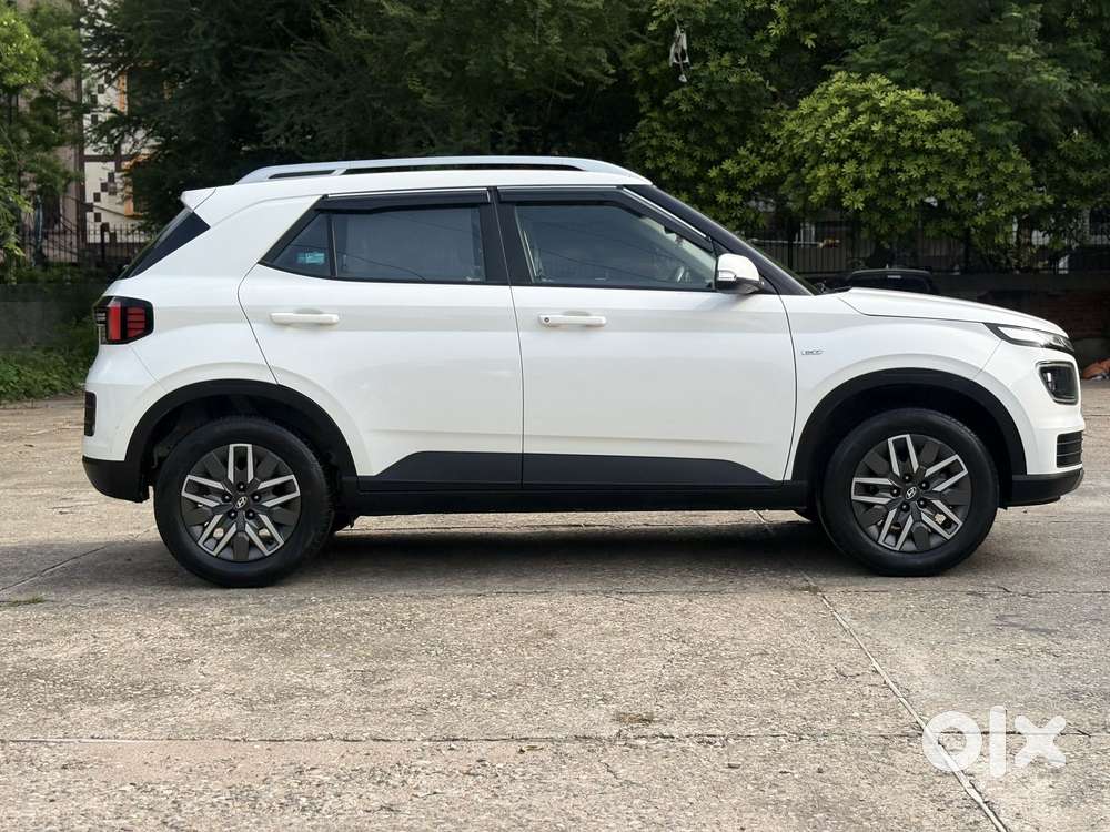 Hyundai Venue 1.0 S (o) Turbo Dct, 2023, Petrol