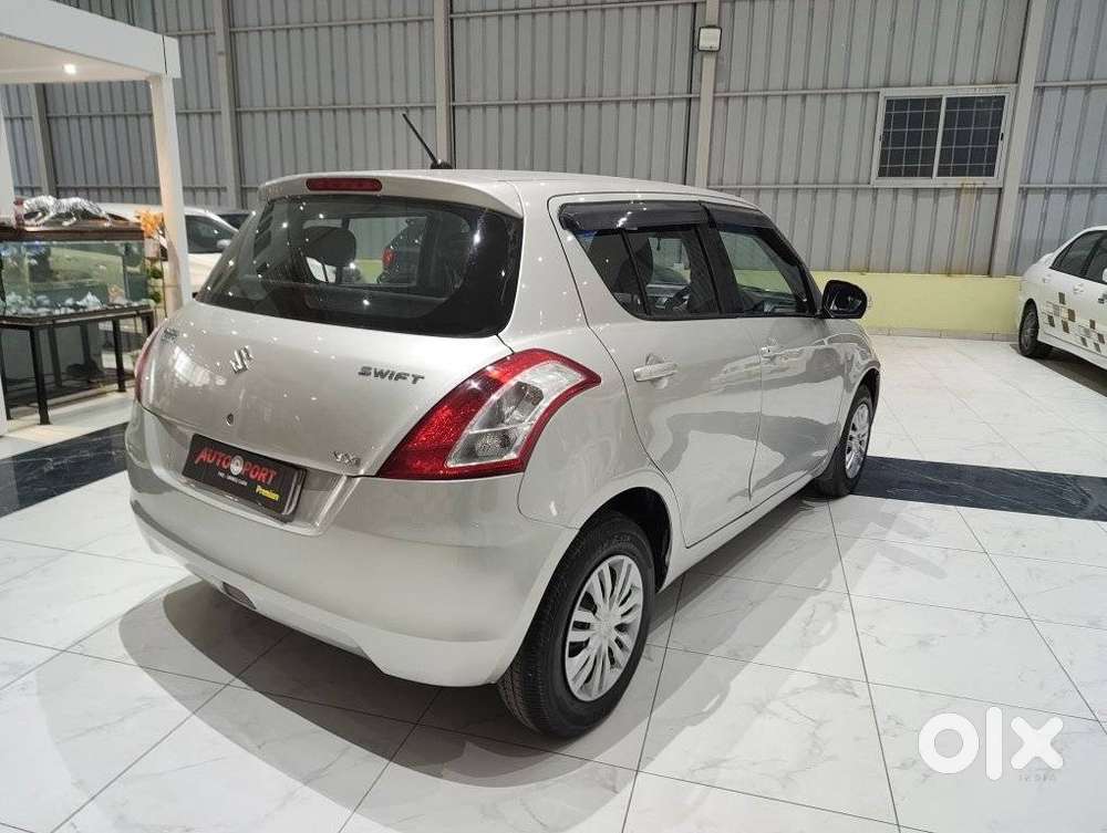 Maruti Suzuki Swift Vxi 1.2 Abs Bs-iv, 2011, Petrol