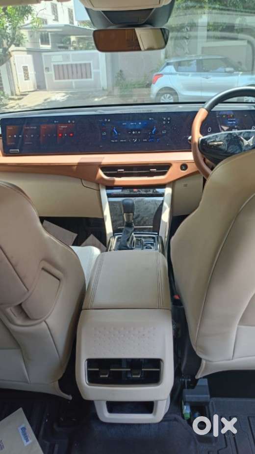 Mahindra Xuv700 2.2 Ax 7 Diesel At Str, 2025, Diesel