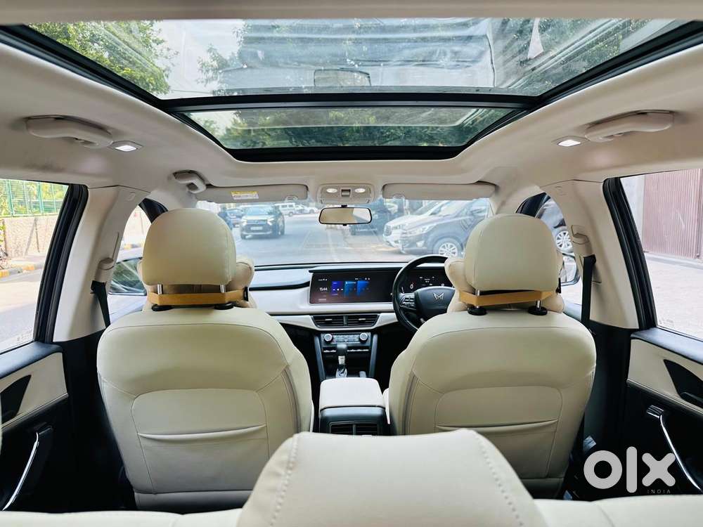 Mahindra Xuv700 2.0 Ax 5 Petrol At Str, 2022, Petrol