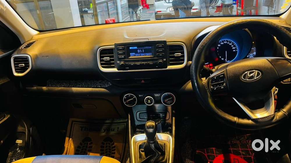 Hyundai Venue 2021 Petrol 23800 Km Driven