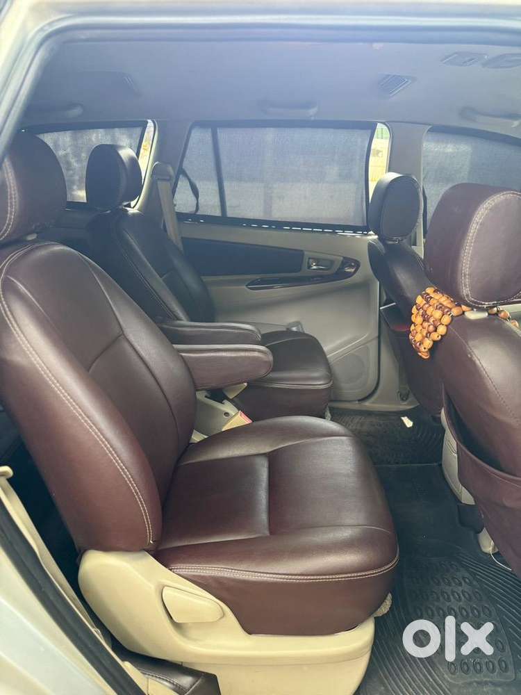 Toyota Innova 2010 2.5 V Model