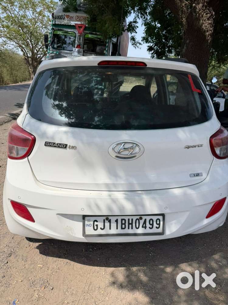 Hyundai Petrol Manual 2016 Car (10) Month